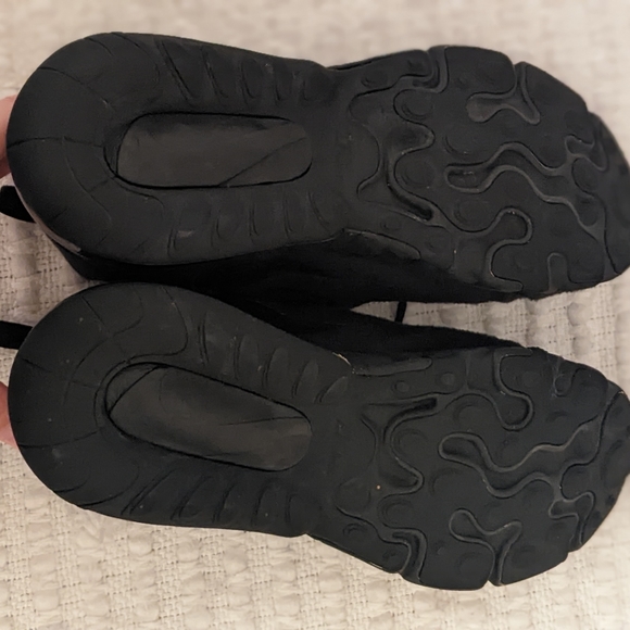 Boys Nike Shoes - Picture 3 of 9